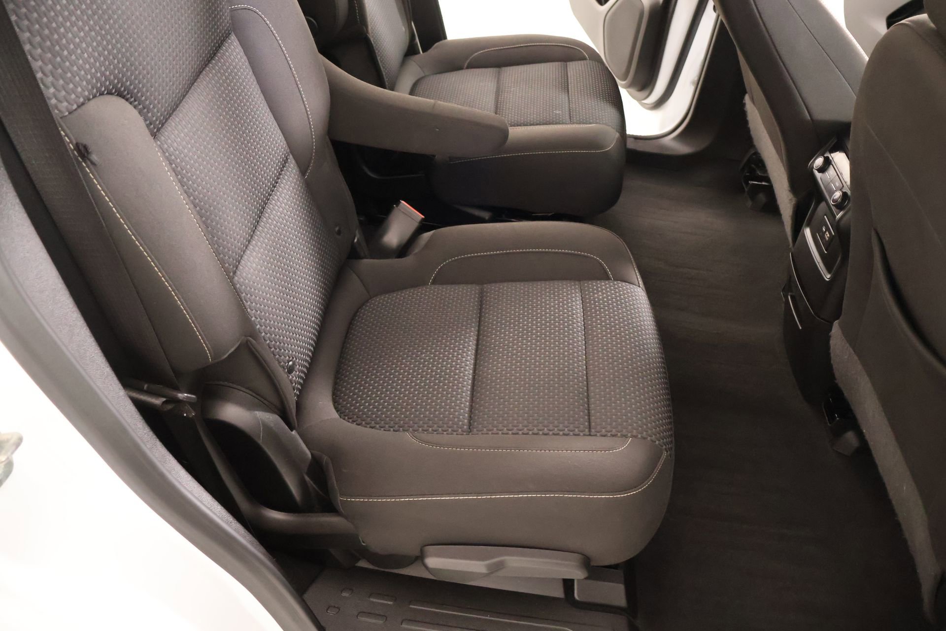 Used 2022 GMC Acadia SLE image 14