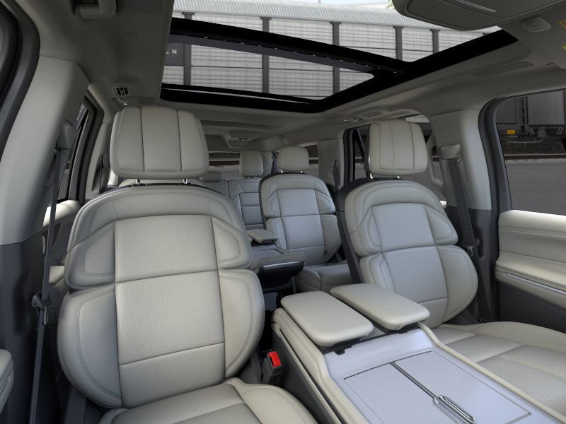 New 2026 Lincoln Navigator L Reserve w/ Jet Appearance Package AWD/4WD image 10