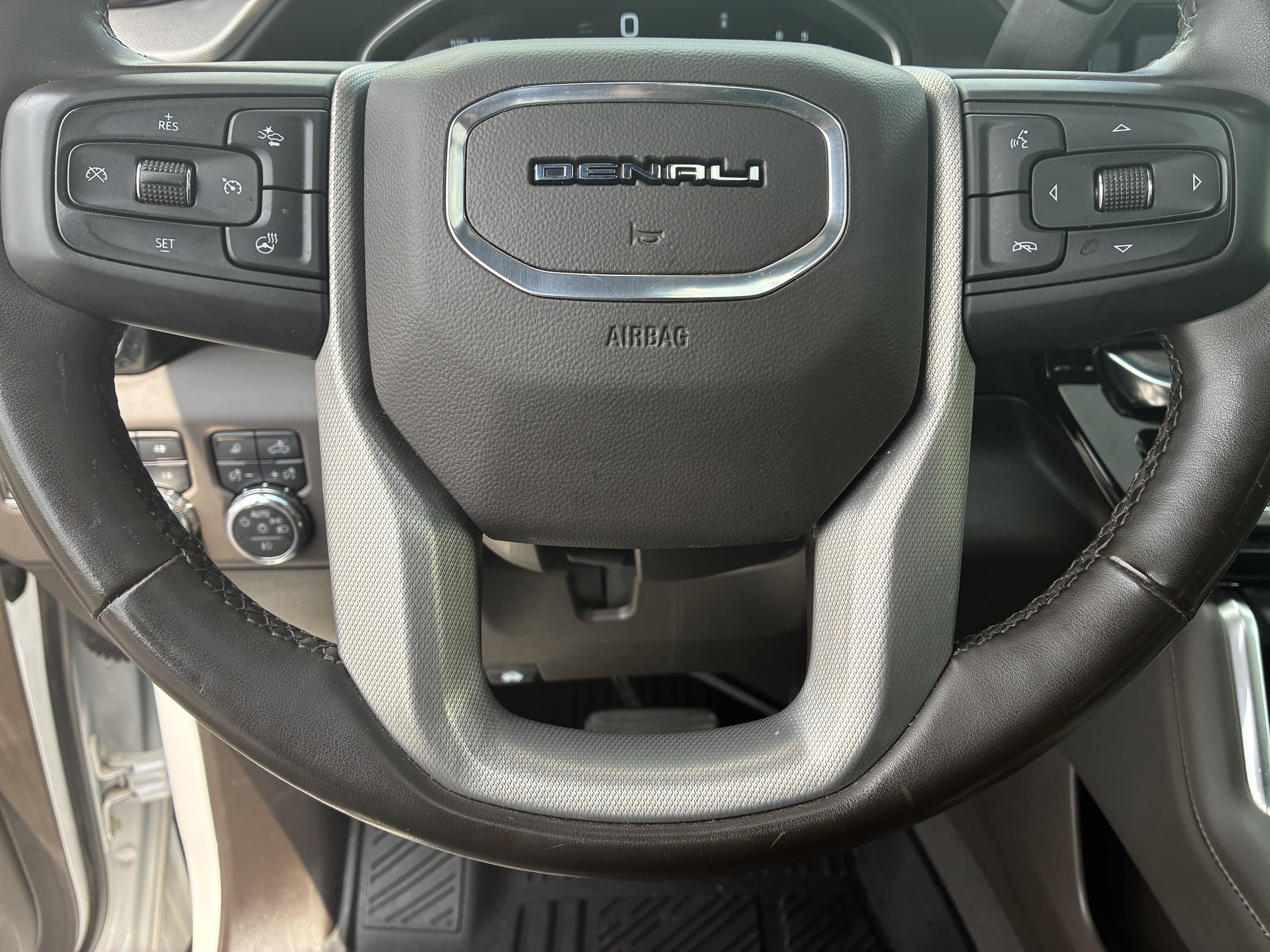 Used 2024 GMC Sierra 3500 Denali w/ Technology Package AWD/4WD image 27