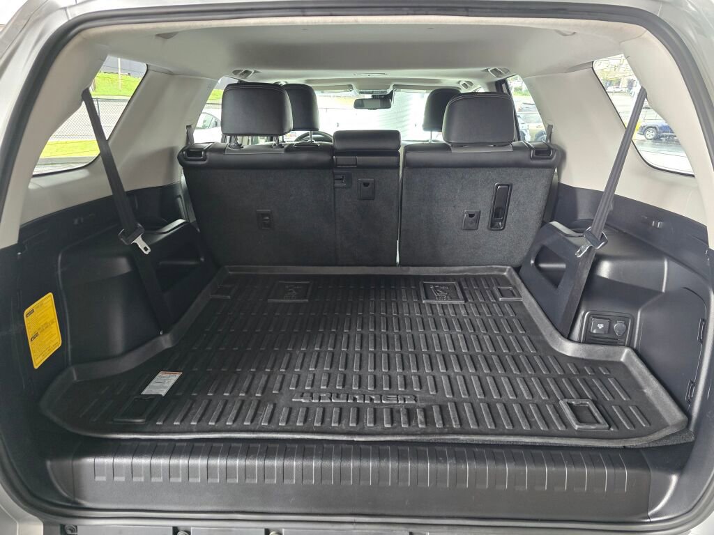 Used 2024 Toyota 4Runner SR5 Premium w/ Moonroof Package AWD/4WD image 18