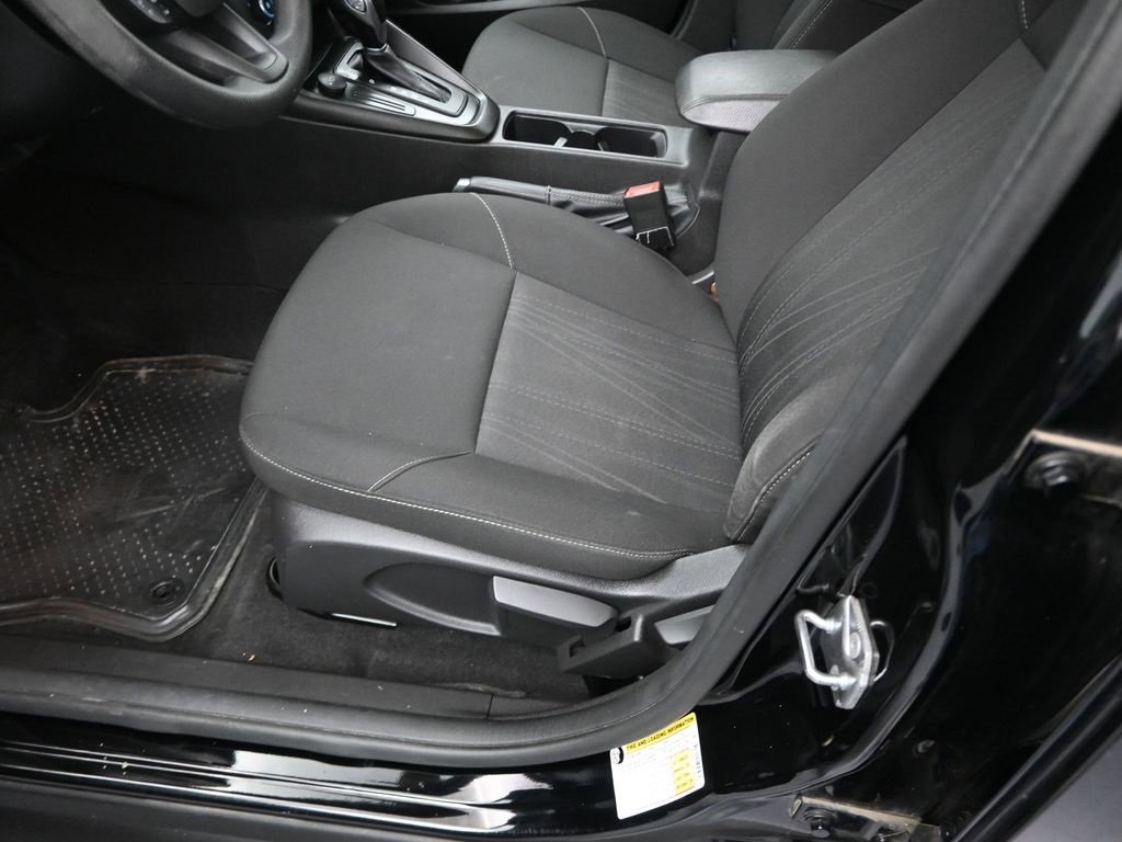 Used 2018 Ford Focus SE image 25