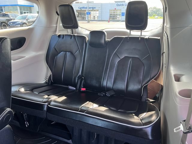 Used 2023 Chrysler Pacifica Limited FWD image 7