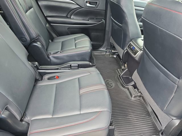 Used 2019 Toyota Highlander SE FWD image 11
