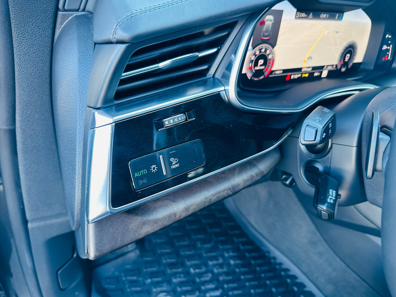 Used 2019 Audi Q8 Prestige image 24