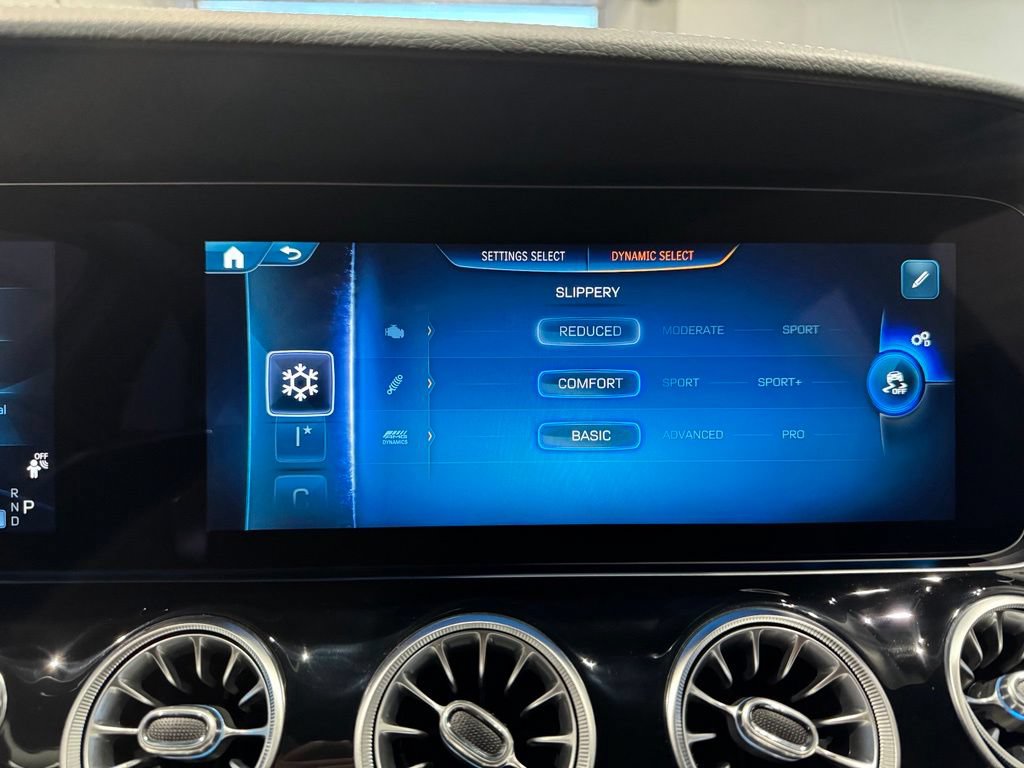 Used 2026 Mercedes-Benz AMG GT 43 w/ Driver Assistance Package image 28