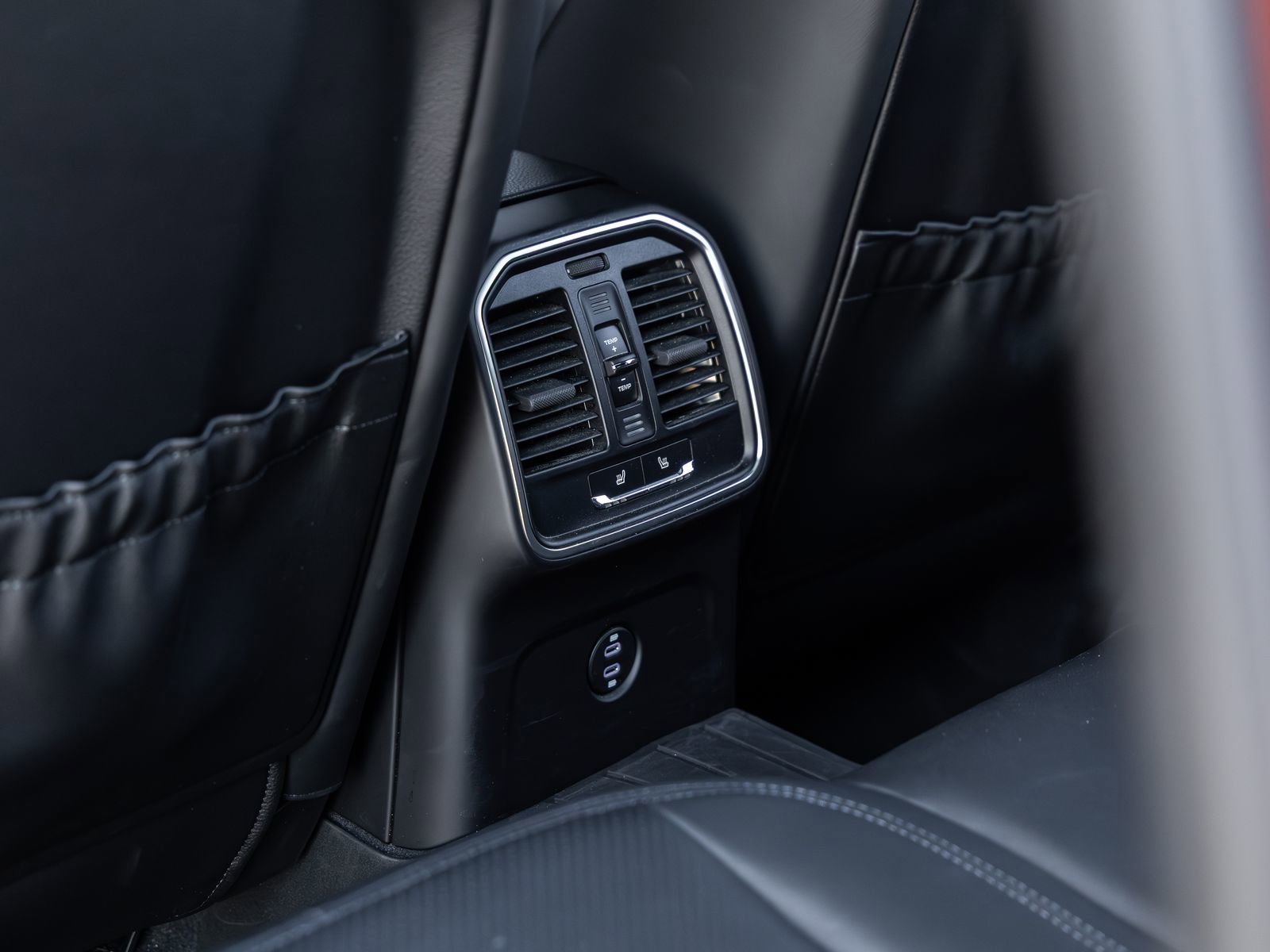 Certified 2024 Porsche Macan S image 38