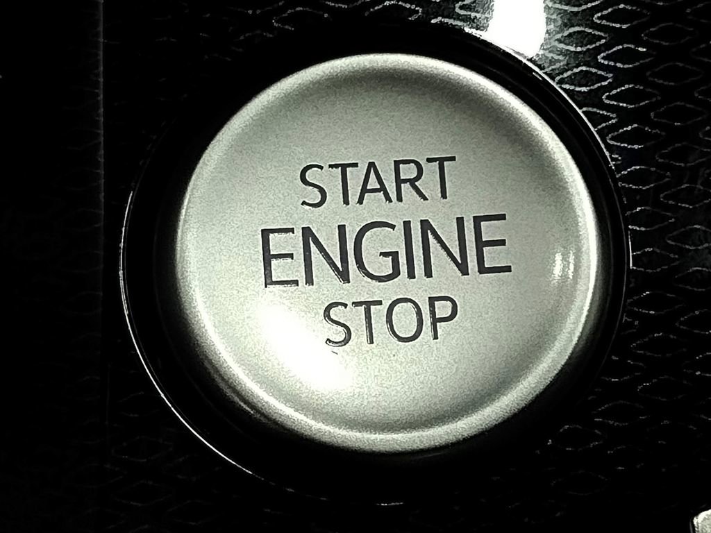 New 2025 Volkswagen Taos SE image 32