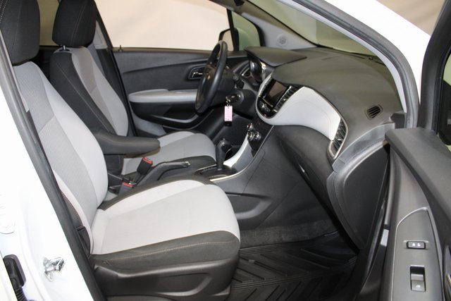 Used 2021 Chevrolet Trax LS w/ Tint and Cruise Package image 13