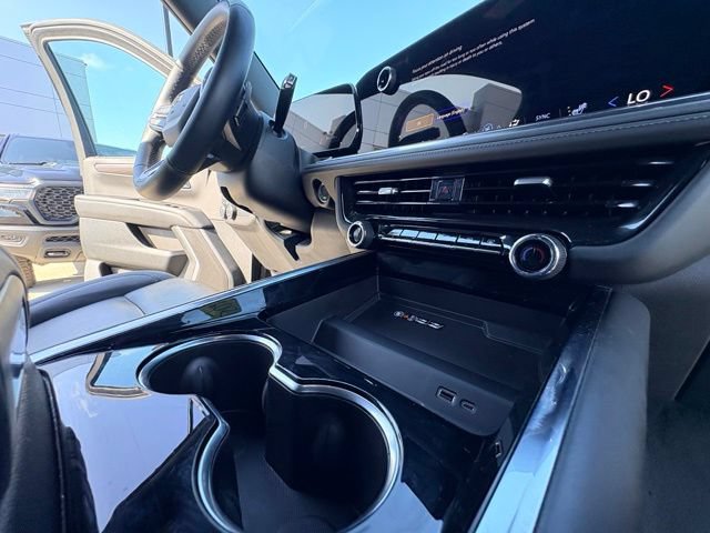 Used 2025 Chevrolet Tahoe LT AWD/4WD image 27