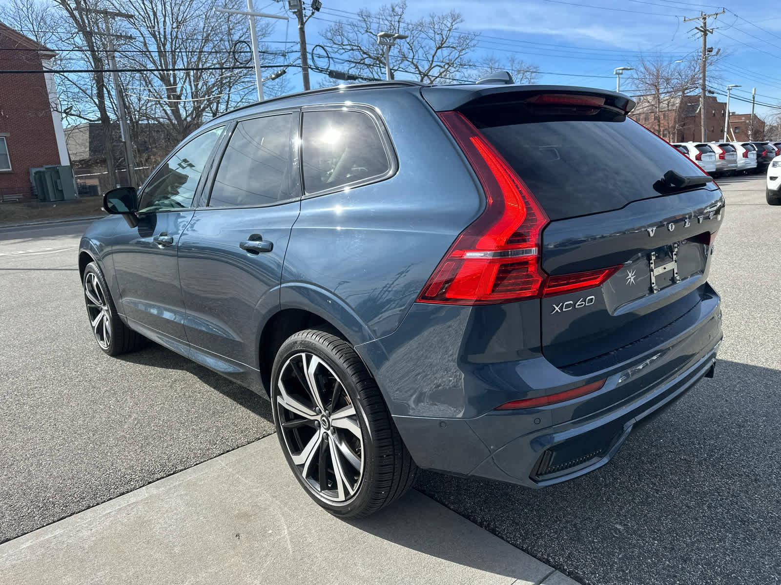 Used 2023 Volvo XC60 B5 Ultimate w/ Climate Package image 9