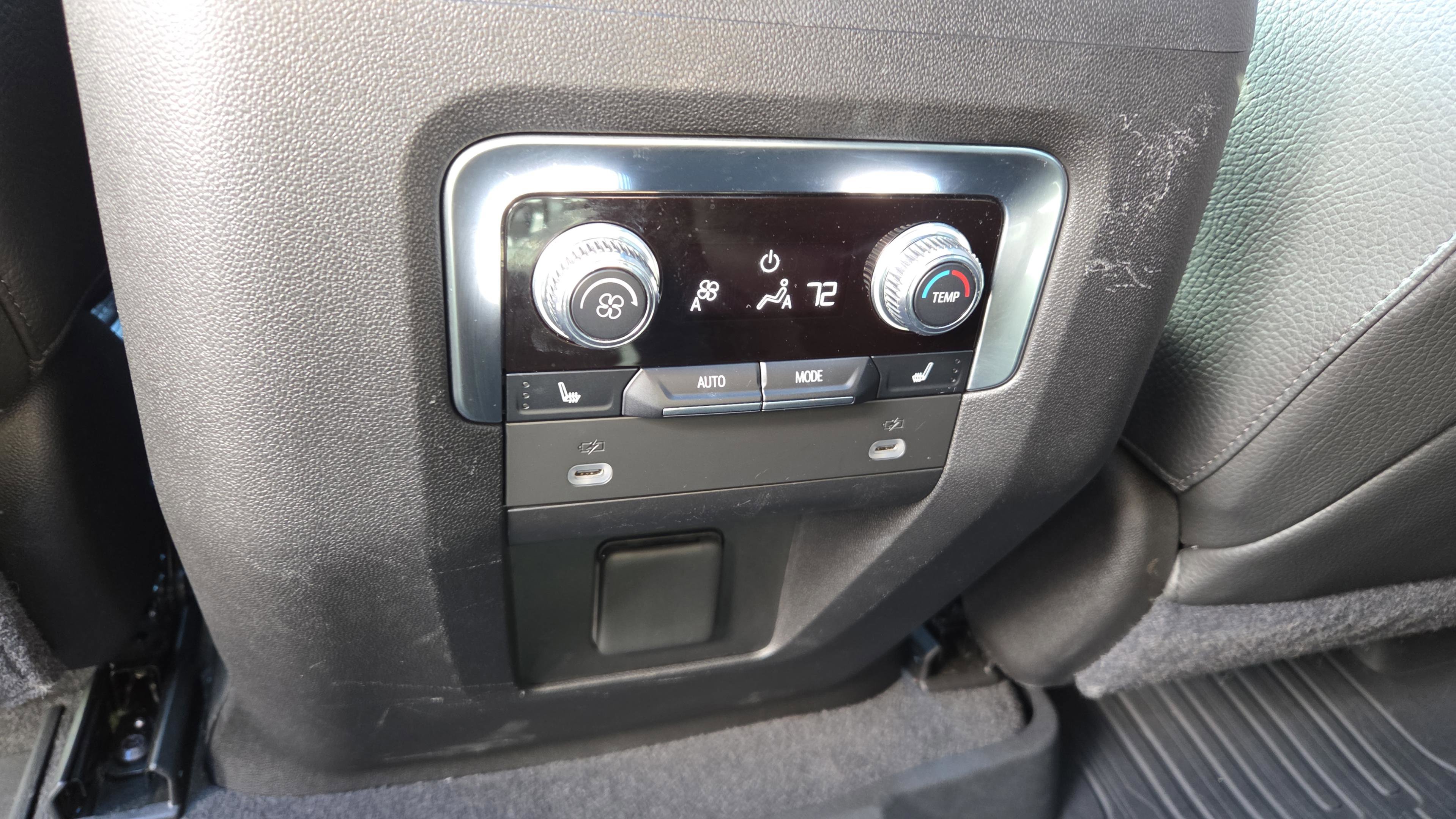 Used 2021 GMC Yukon Denali w/ Denali Premium Package image 31