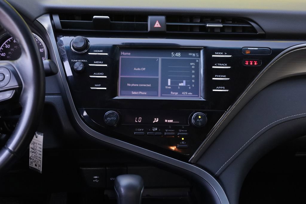 Used 2019 Toyota Camry SE image 6