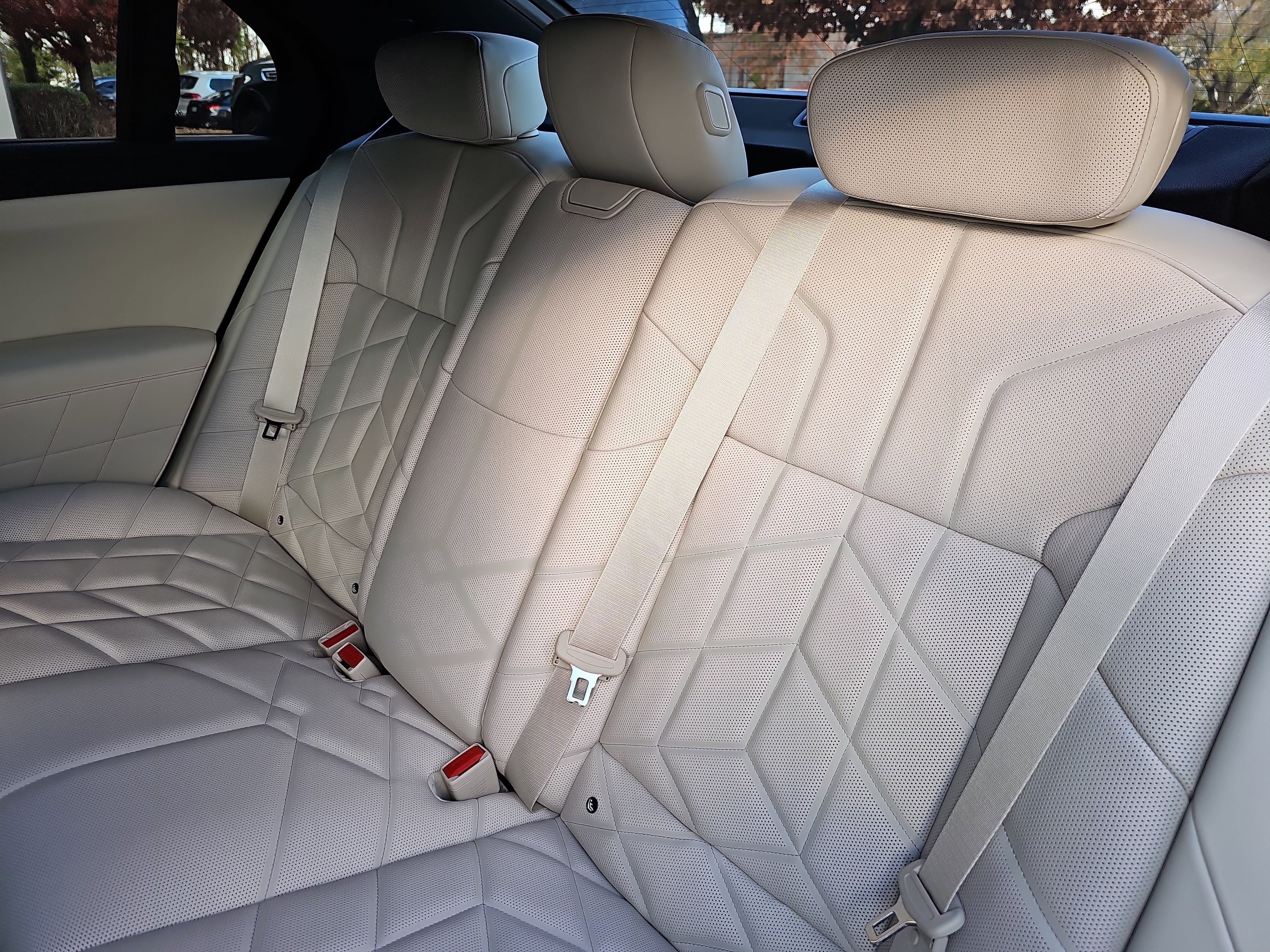 New 2026 BMW 740i xDrive w/ Executive Package image 15