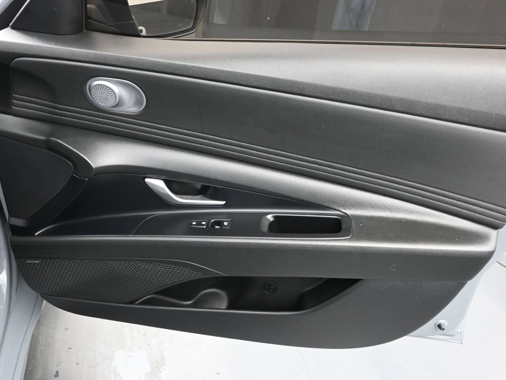 Certified 2021 Hyundai Elantra Limited image 16