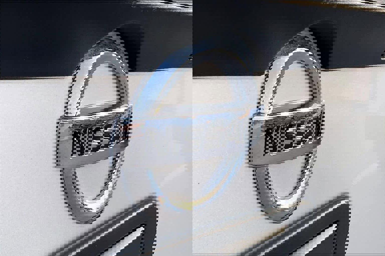 Used 2015 Nissan Titan SL w/ SL Moonroof Package image 30