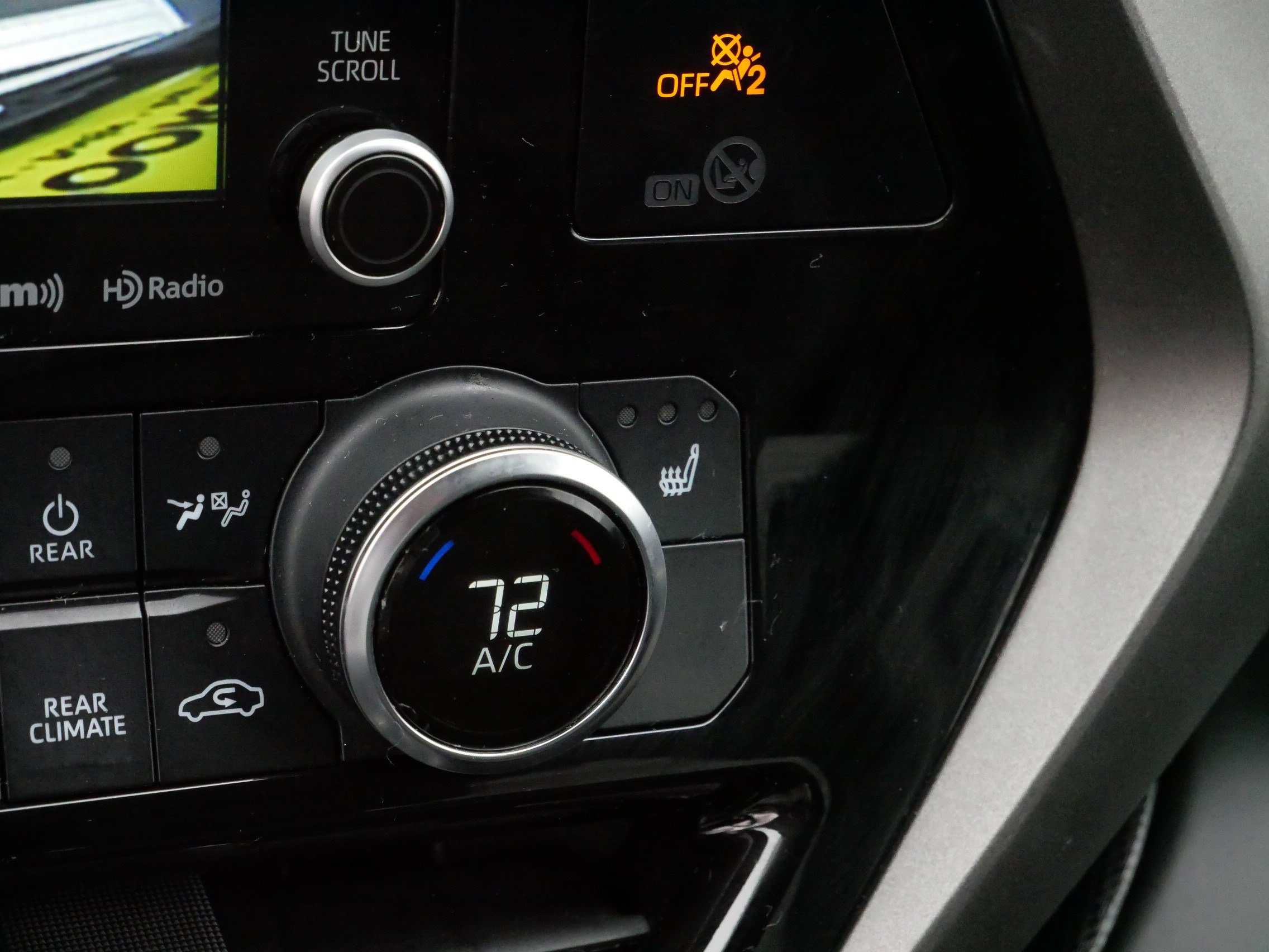 Used 2022 Toyota Highlander XLE image 30