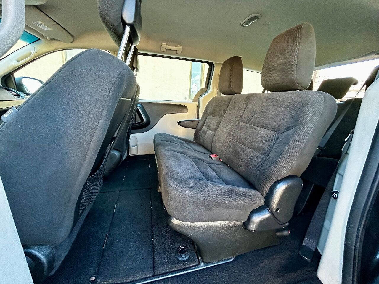 Used 2016 Dodge Grand Caravan image 14