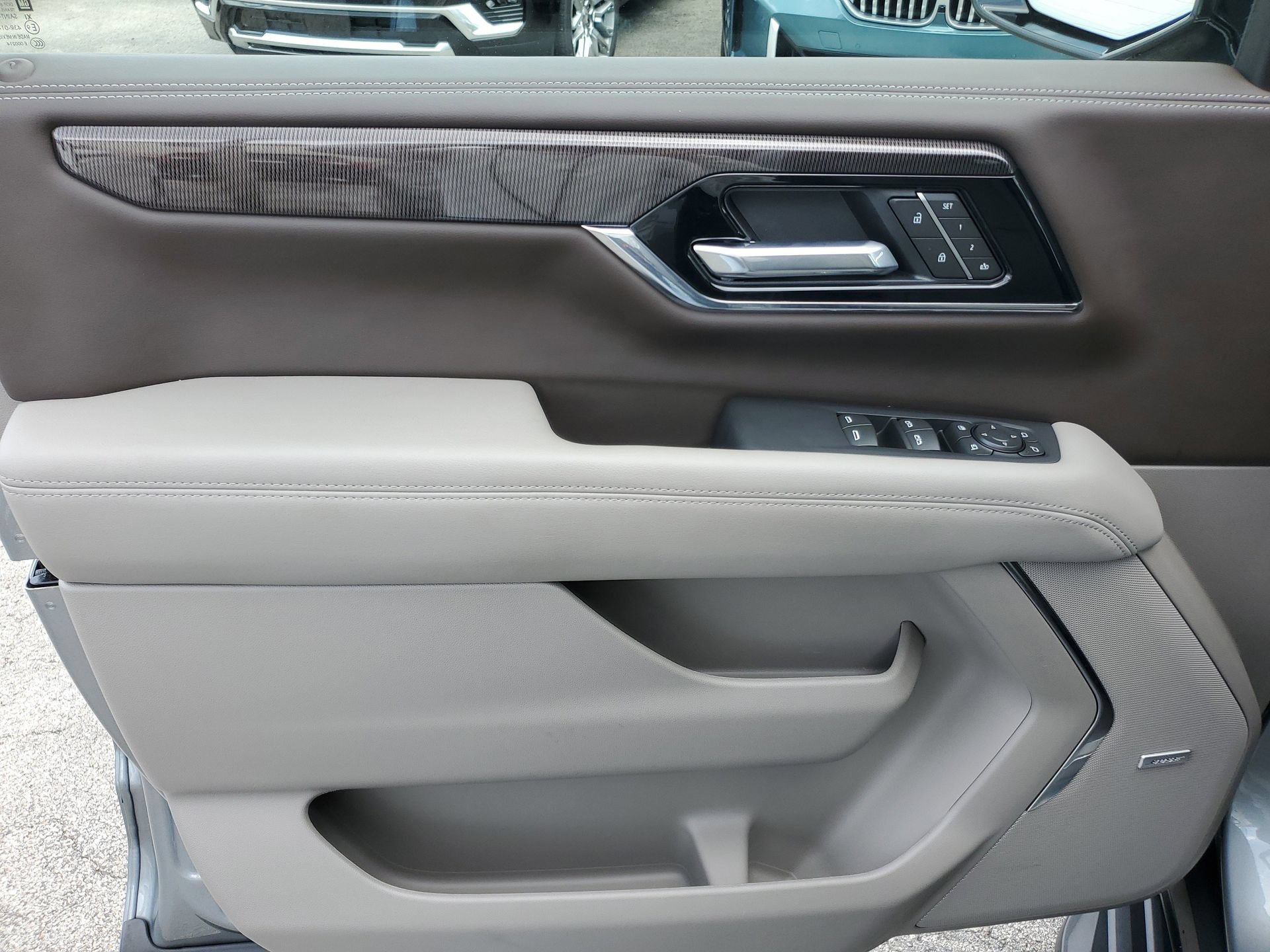 Used 2025 GMC Yukon Elevation RWD image 18