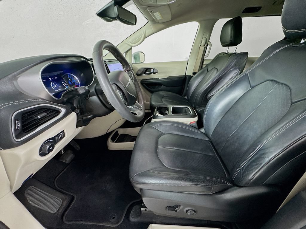 Used 2022 Chrysler Pacifica Touring-L FWD image 24