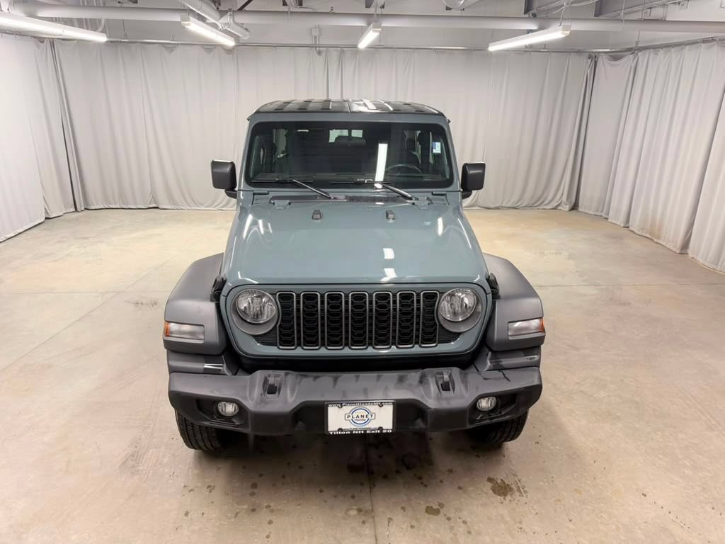 Used 2025 Jeep Wrangler Sport AWD/4WD image 3