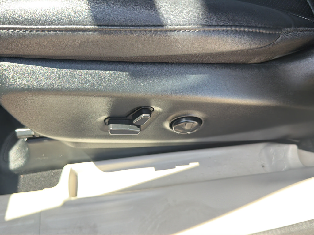 Used 2024 Chrysler Pacifica Touring-L FWD image 14