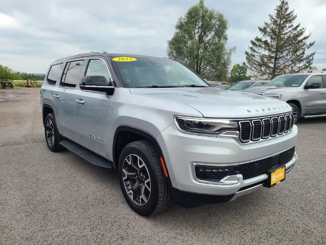 Used 2023 Jeep Wagoneer Series III w/ Preferred Equipment Group AWD/4WD image 4