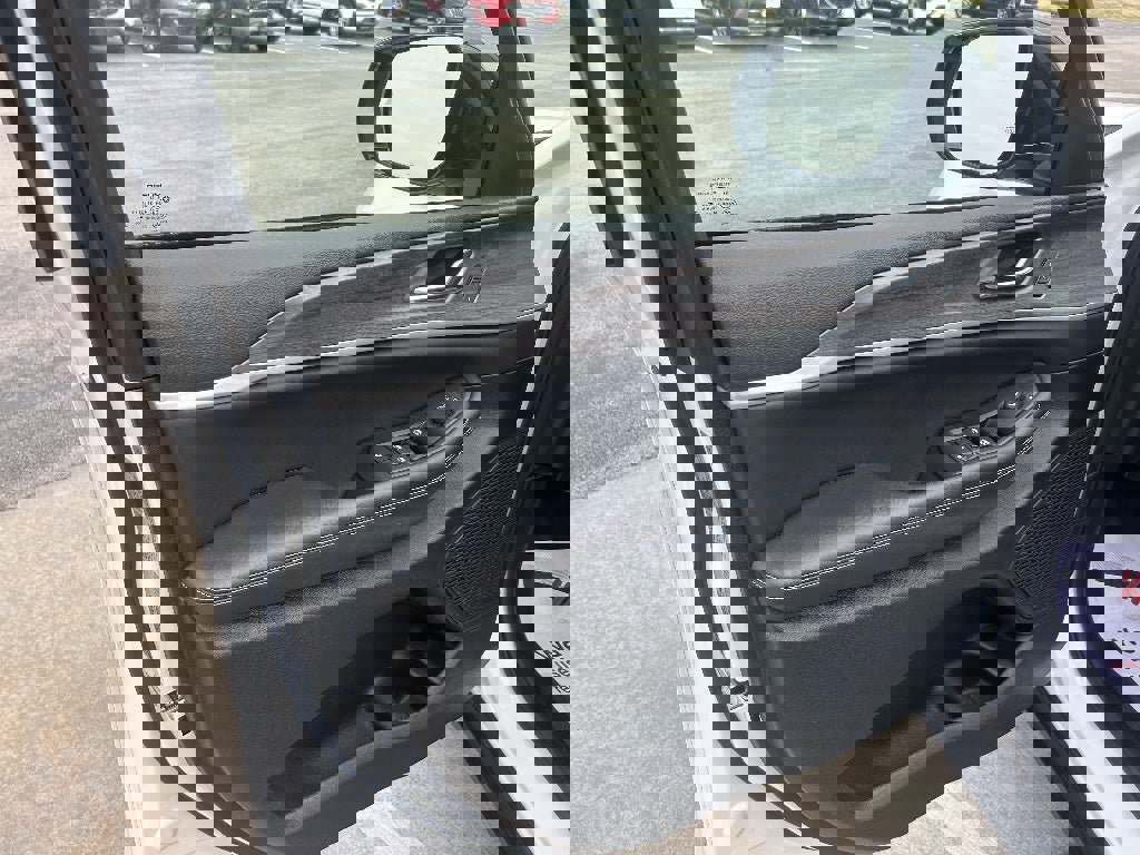 Used 2024 Jeep Grand Cherokee Limited image 9