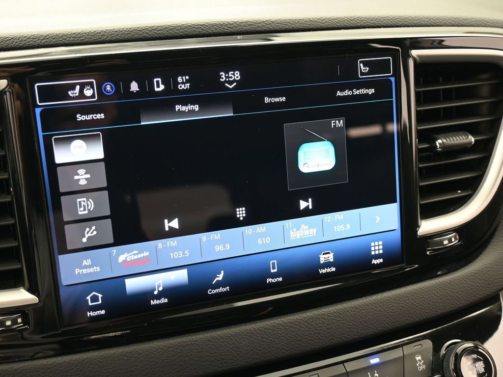 Used 2023 Chrysler Pacifica Touring-L image 22