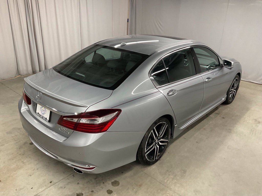 Used 2017 Honda Accord Touring image 13