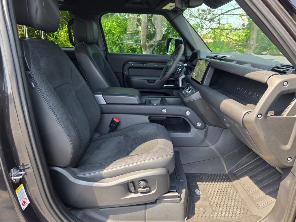 Used 2022 Land Rover Defender 90 Carpathian Edition image 32
