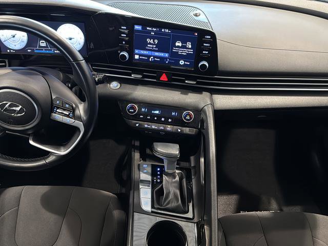 Used 2022 Hyundai Elantra SEL w/ Convenience + Premium Package image 15