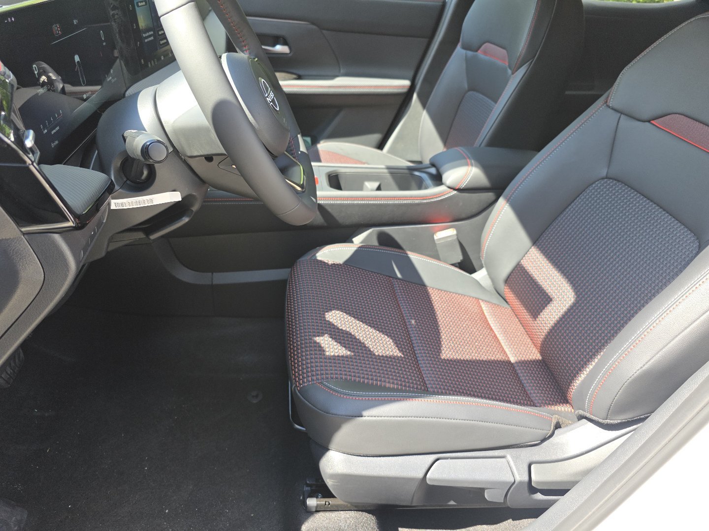 New 2026 Nissan Kicks SR AWD/4WD image 26