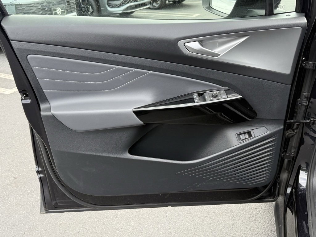 Used 2023 Volkswagen ID.4 S image 11