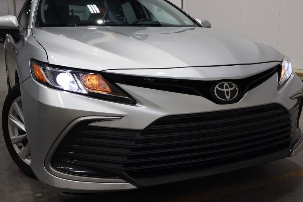 Used 2022 Toyota Camry LE image 41