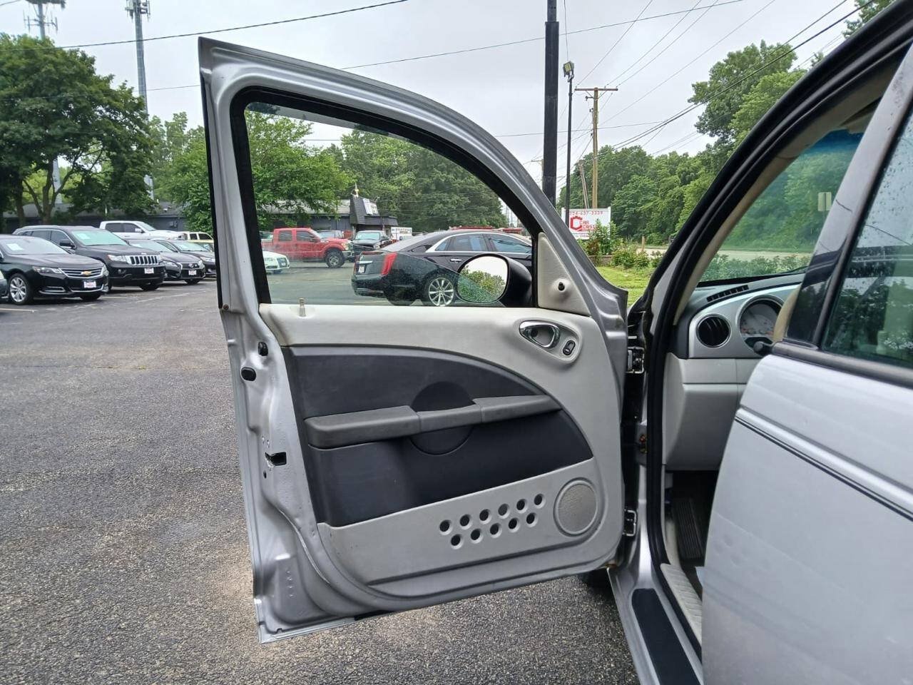 Used 2009 Chrysler PT Cruiser FWD image 9