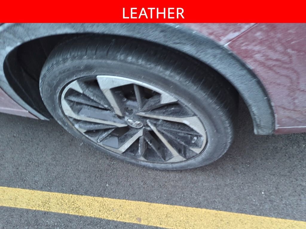 Used 2024 Mitsubishi Outlander 4WD Plug-In Hybrid image 5