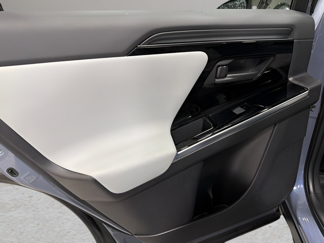 Certified 2023 Subaru Solterra AWD image 31