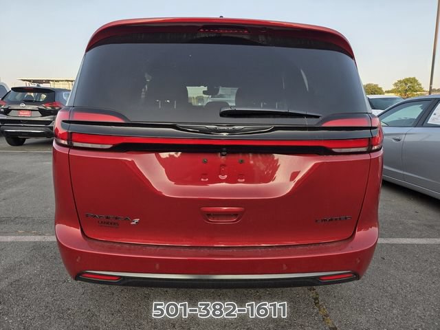 Used 2026 Chrysler Pacifica Limited w/ Uconnect Theater Family Group FWD image 3