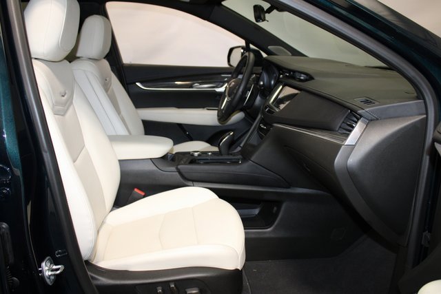 Certified 2025 Cadillac XT5 Sportv w/ Technology Package image 12
