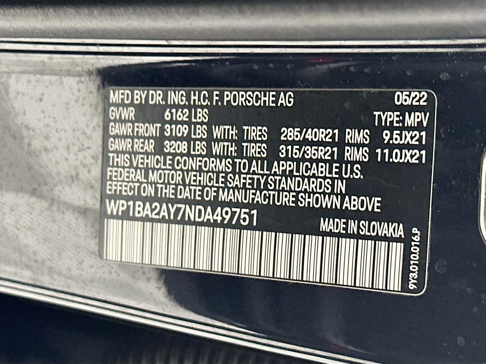 Certified 2022 Porsche Cayenne Platinum Edition image 33