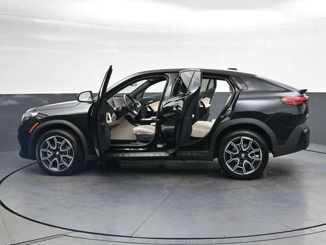 Used 2025 BMW X2 xDrive28i w/ Technology Package AWD/4WD image 37