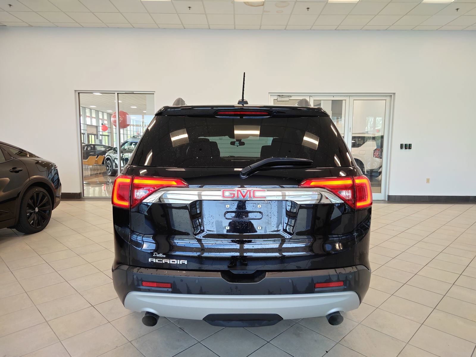 Used 2019 GMC Acadia SLE w/ Driver Alert Package I image 4