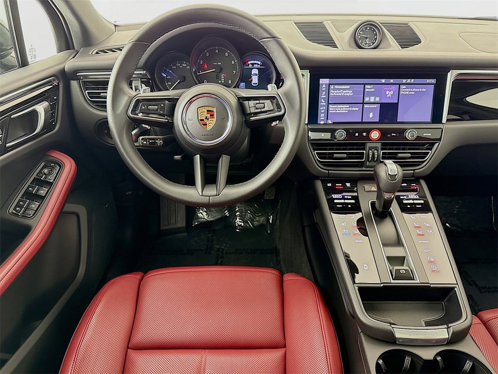 Used 2025 Porsche Macan image 25
