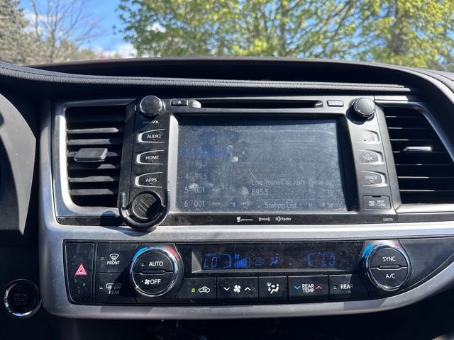 Used 2018 Toyota Highlander XLE AWD/4WD image 14