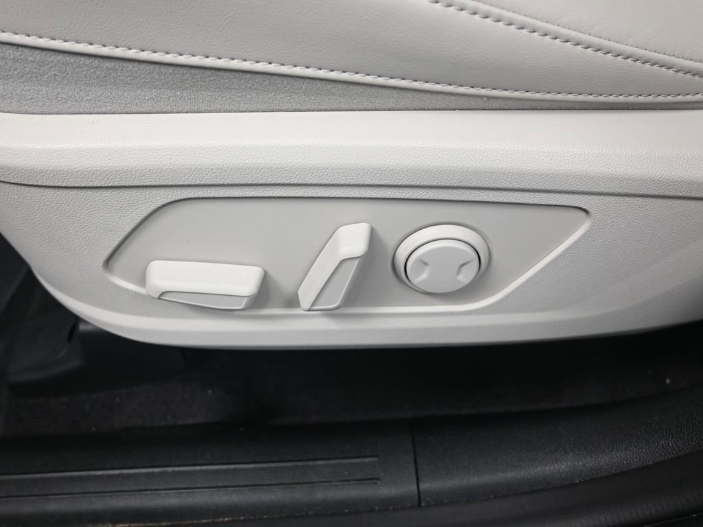 Certified 2025 Kia Sorento EX image 12