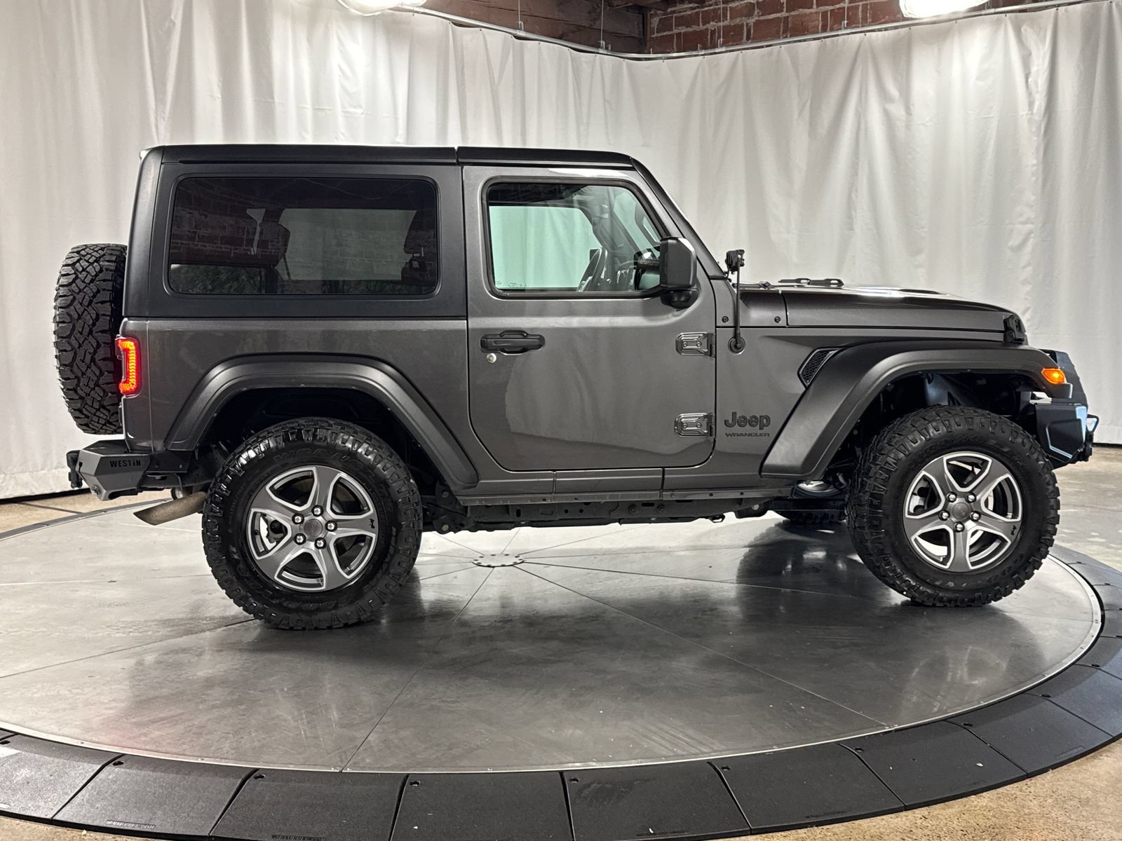 Used 2022 Jeep Wrangler Sport AWD/4WD image 6
