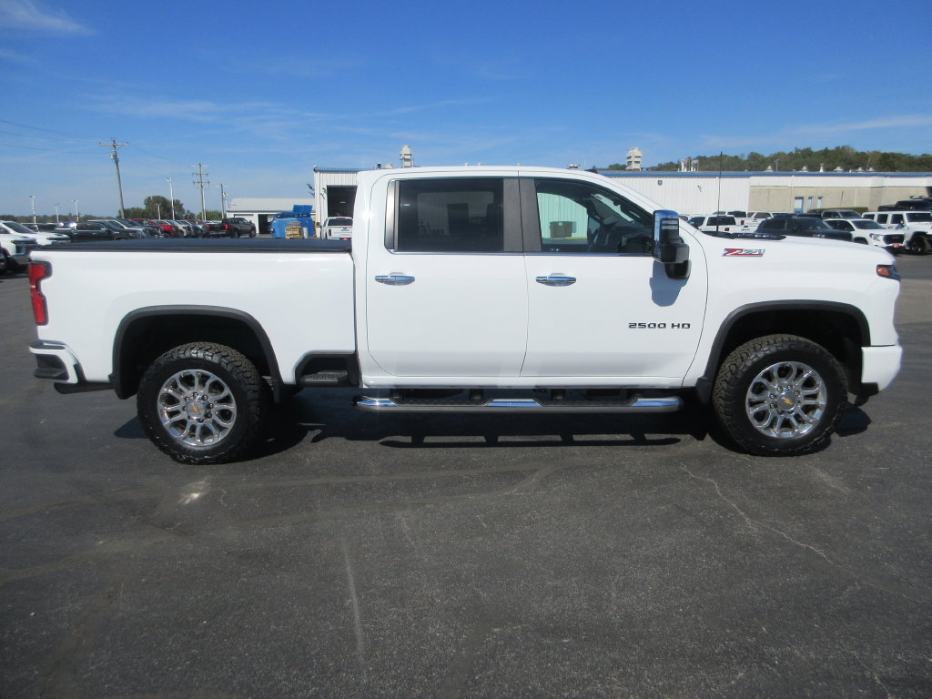 Certified 2025 Chevrolet Silverado 2500 LT w/ Z71 Chrome Sport Edition AWD/4WD image 5