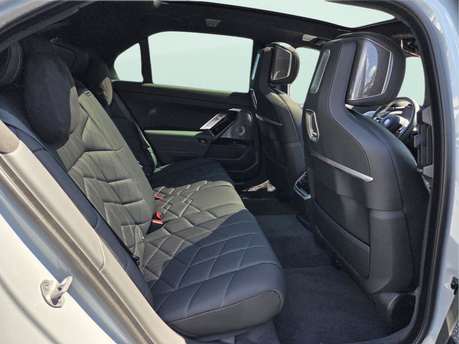 Certified 2023 BMW i7 xDrive60 AWD/4WD image 18