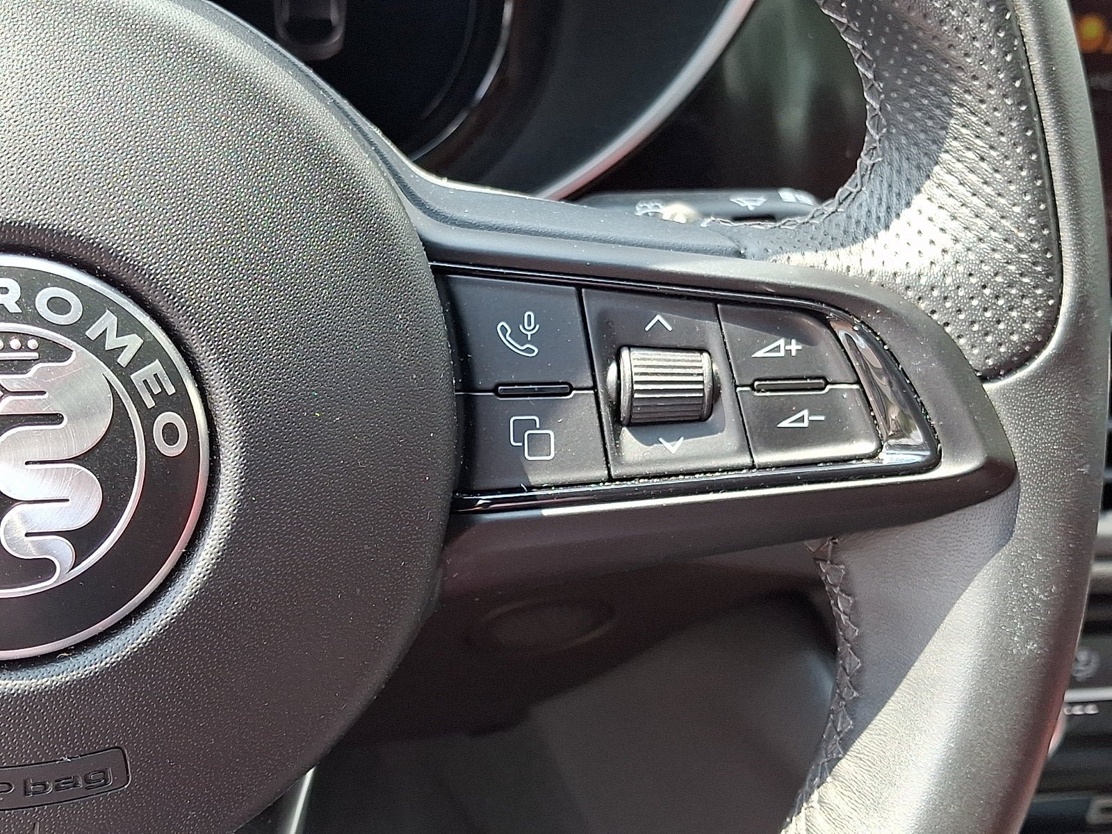 Used 2024 Alfa Romeo Giulia Ti w/ Performance Driving Package AWD/4WD image 25
