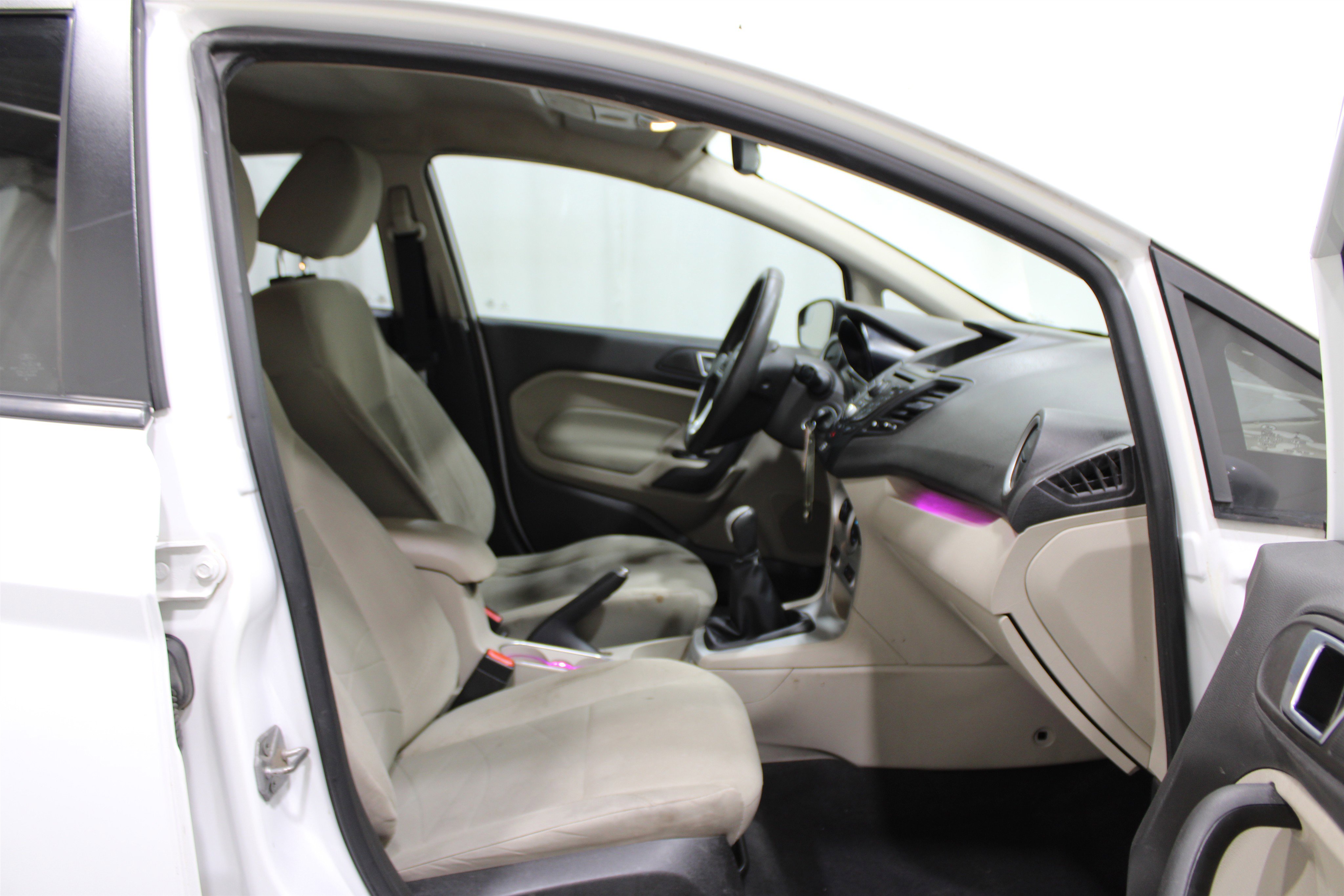 Used 2014 Ford Fiesta SE w/ Comfort Package image 25